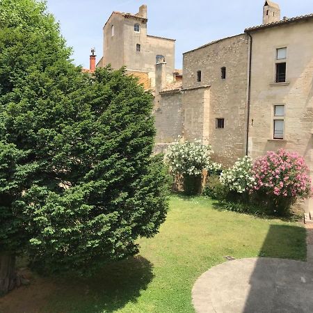 Appartement A La Roquette, Dans L'Hotel De Divonne, Classe. Arles Exterior photo