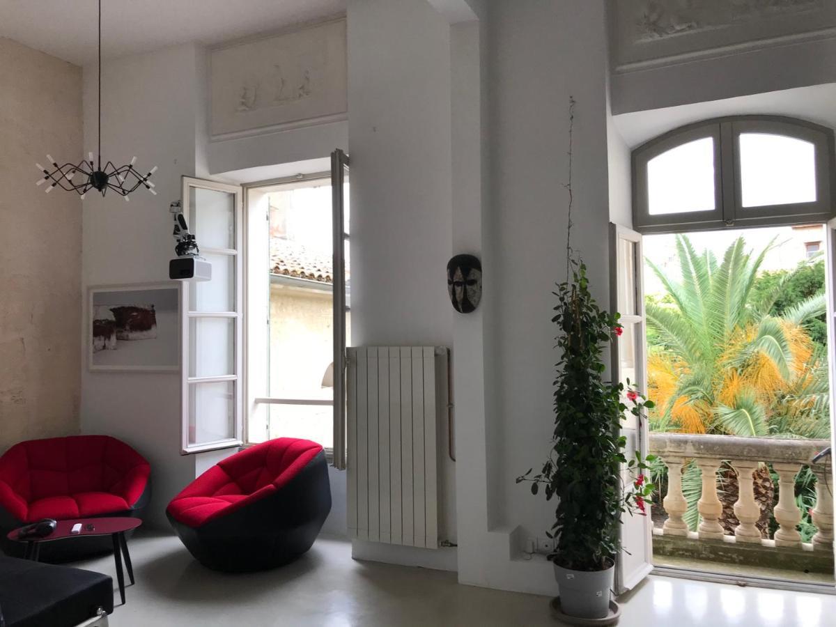 Appartement A La Roquette, Dans L'Hotel De Divonne, Classe. Arles Exterior photo
