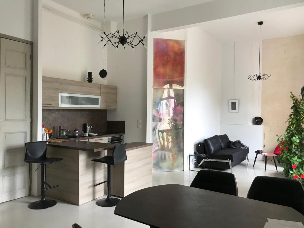 Appartement A La Roquette, Dans L'Hotel De Divonne, Classe. Arles Exterior photo